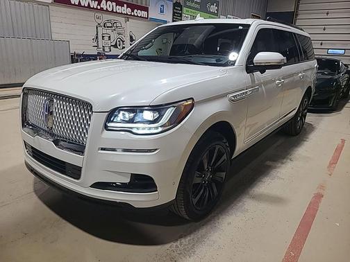 Pristine White Metallic Tri-Coat 2022 Lincoln Navigator Reserve