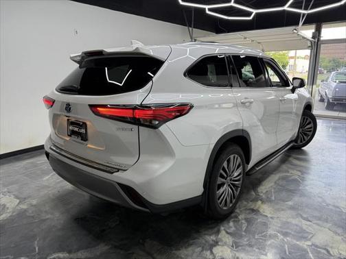 2020 Toyota Highlander Hybrid Platinum