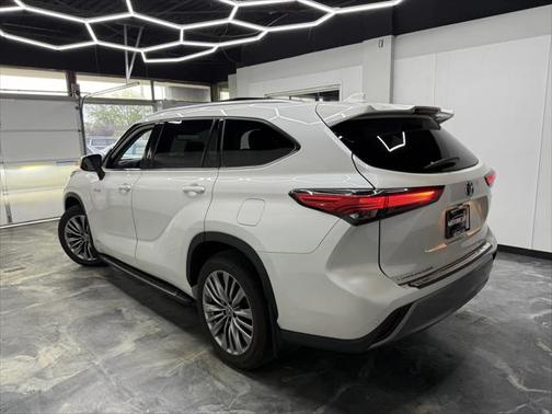 2020 Toyota Highlander Hybrid Platinum