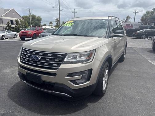 White Gold 2017 Ford Explorer XLT