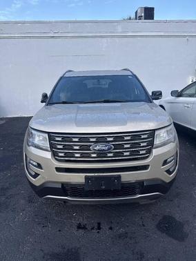 Gold 2017 Ford Explorer XLT