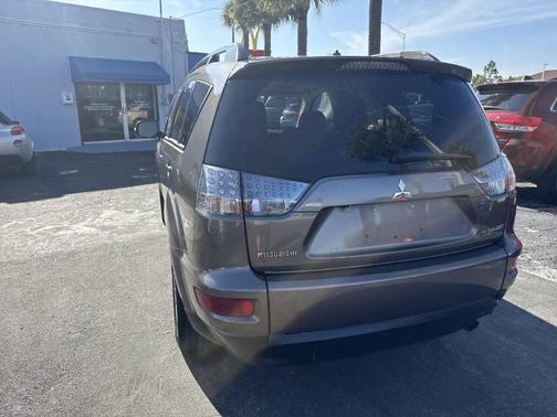 Quartz Brown Metallic 2013 Mitsubishi Outlander SE