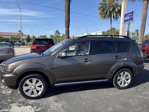 Quartz Brown Metallic 2013 Mitsubishi Outlander SE