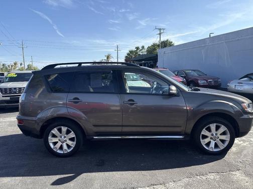 Quartz Brown Metallic 2013 Mitsubishi Outlander SE
