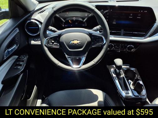 Mosaic Black Metallic 2026 Chevrolet Trax LT