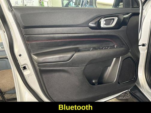 Silver Zynith 2025 Jeep Compass Trailhawk