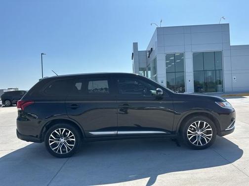2016 Mitsubishi Outlander SE