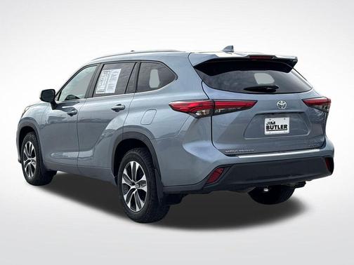 Moon Dust 2023 Toyota Highlander XLE