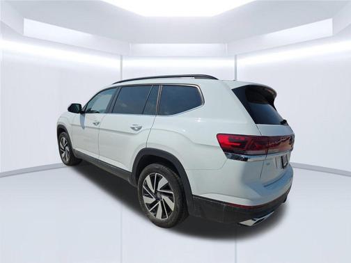 Pure White 2025 Volkswagen Atlas 2.0T SE w/Technology
