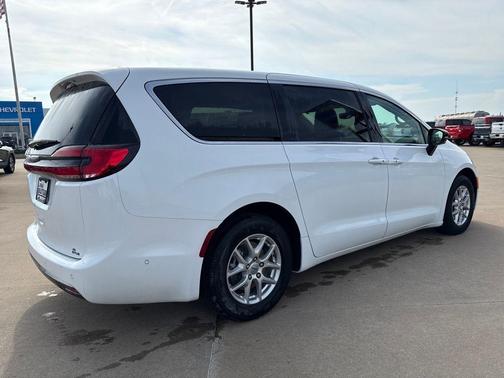 2024 Chrysler Pacifica Touring-L