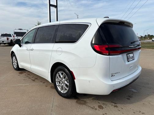 2024 Chrysler Pacifica Touring-L