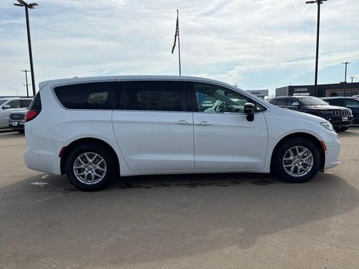 2024 Chrysler Pacifica Touring-L