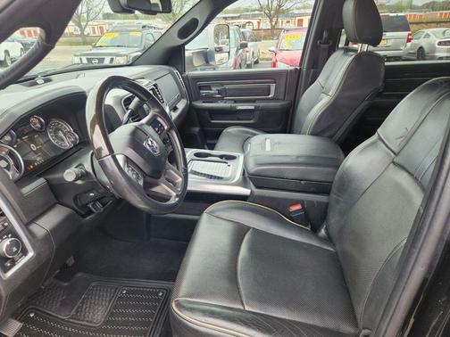 Brilliant Black Crystal Pearlcoat 2018 RAM 3500 Limited