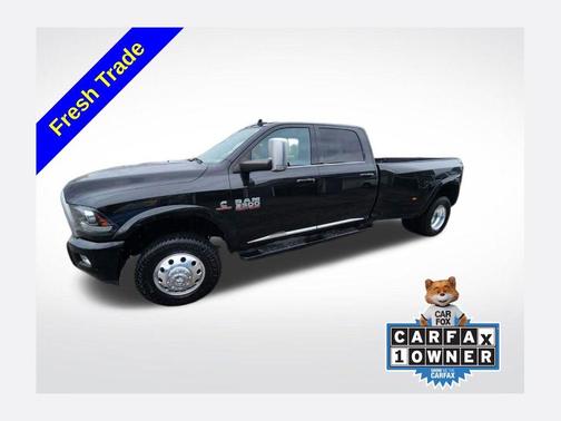 Brilliant Black Crystal Pearlcoat 2018 RAM 3500 Limited