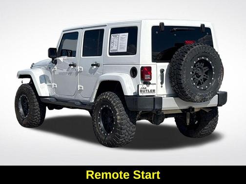 Bright White Clearcoat 2014 Jeep Wrangler Unlimited Sahara