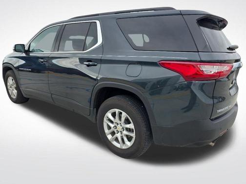 Graphite Metallic 2020 Chevrolet Traverse LT Cloth