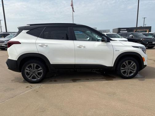 2023 Kia Seltos S