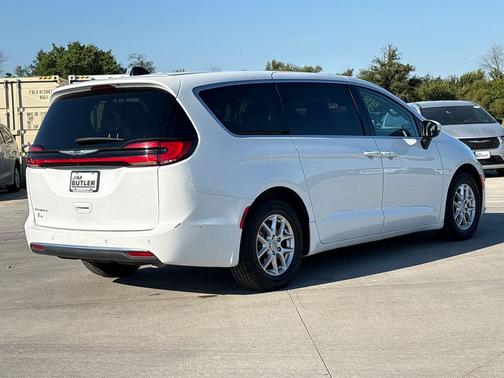 Bright White Clearcoat 2023 Chrysler Pacifica Touring-L