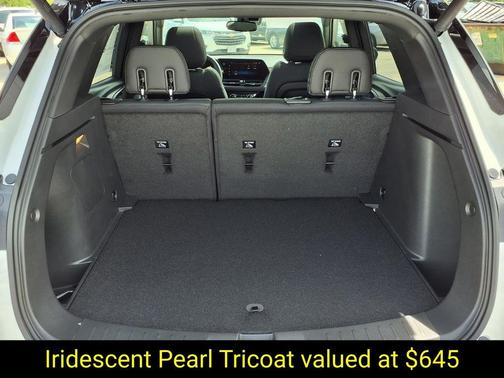 Iridescent Pearl Tricoat 2026 Chevrolet Trailblazer RS