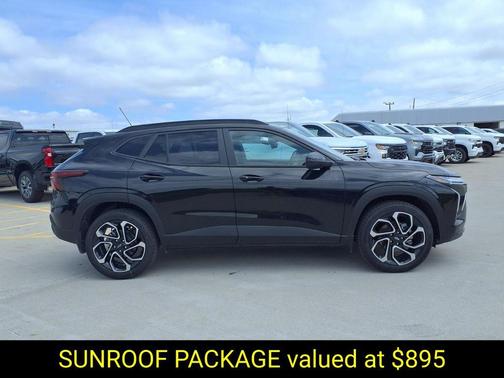 Mosaic Black Metallic 2026 Chevrolet Trax 2RS