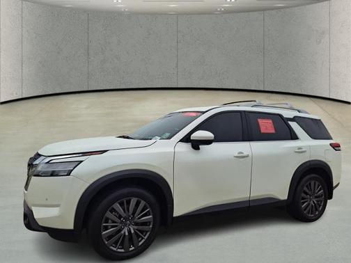 2024 Nissan Pathfinder SL