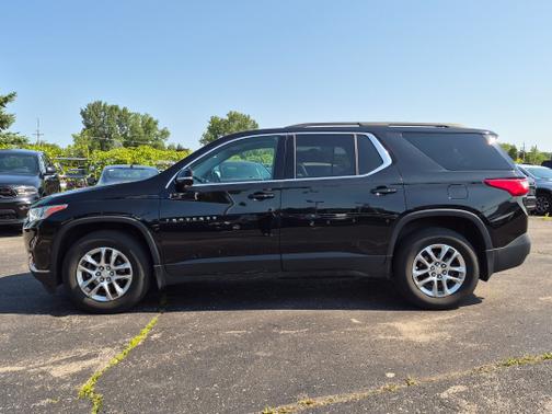 Mosaic Black Metallic 2019 Chevrolet Traverse LT Cloth