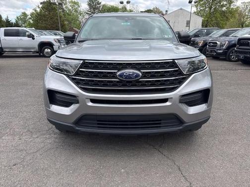 ICONIC SILVER METALLIC 2023 Ford Explorer XLT
