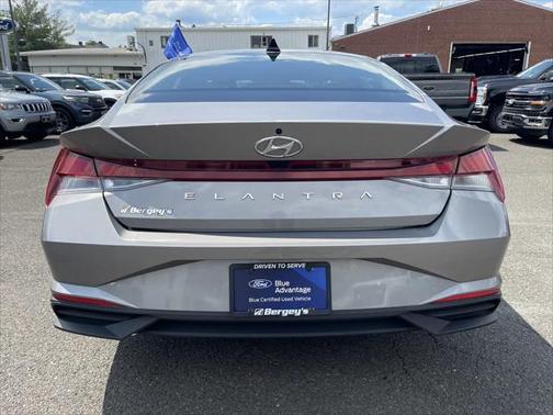 2022 Hyundai ELANTRA SEL