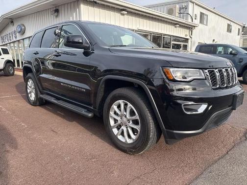 2022 Jeep Grand Cherokee LAREDO