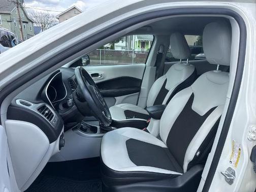 White Clearcoat 2021 Jeep Compass LATITUDE