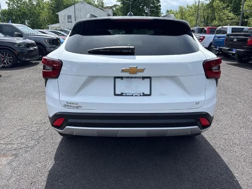 Summit White 2024 Chevrolet Trax LT