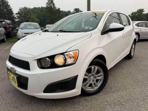 Summit White 2015 Chevrolet Sonic LT