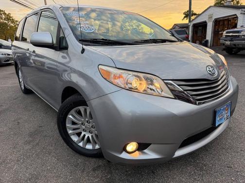 2012 Toyota Sienna XLE