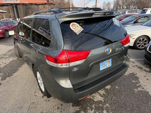2014 Toyota Sienna XLE