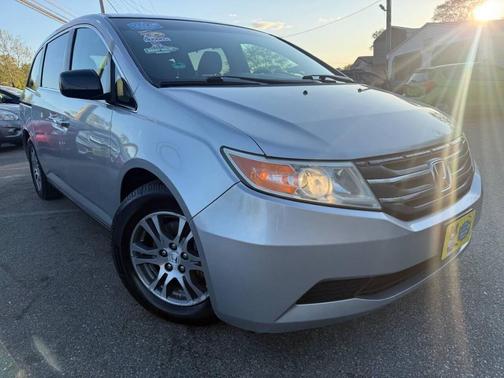 Alabaster Silver Metallic 2011 Honda Odyssey EX