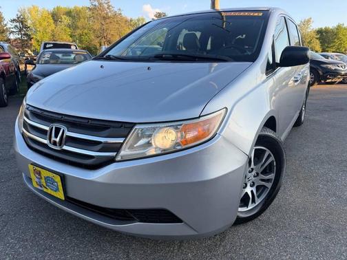 Alabaster Silver Metallic 2011 Honda Odyssey EX