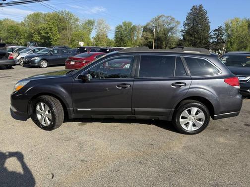 Graphite Gray Metallic 2011 Subaru Outback 3.6 R Limited