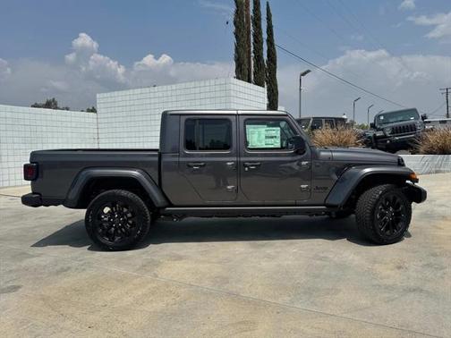 2025 Jeep Gladiator Nighthawk