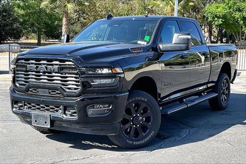 Diamond Black Crystal Pearlcoat 2026 RAM 2500 Big Horn Crew Cab 4x4 6'4' Box