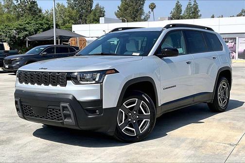 Silver Zynith Clearcoat 2026 Jeep Cherokee Laredo 4x4