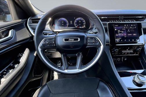 Diamond Black Crystal Pearlcoat 2024 Jeep Grand Cherokee Altitude