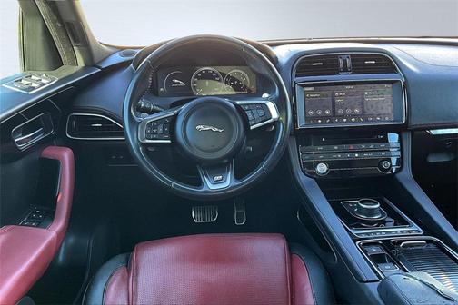 2018 Jaguar F-PACE 25t R-Sport