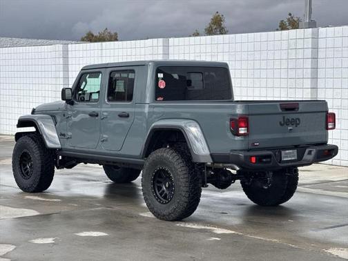 2025 Jeep Gladiator Nighthawk