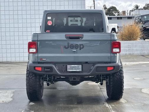2025 Jeep Gladiator Nighthawk