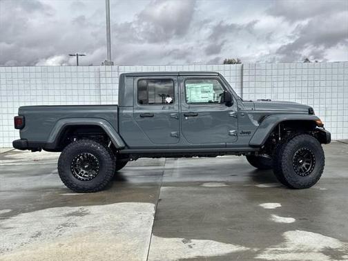 2025 Jeep Gladiator Nighthawk