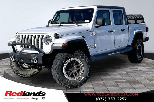 Bright White Clearcoat 2020 Jeep Gladiator Overland