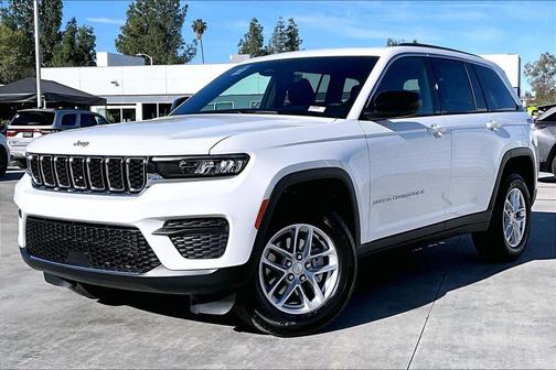 Bright White Clearcoat 2026 Jeep Grand Cherokee Altitude