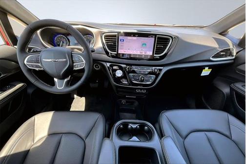 2025 Chrysler Voyager LX