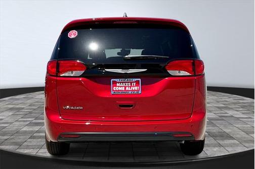 2025 Chrysler Voyager LX