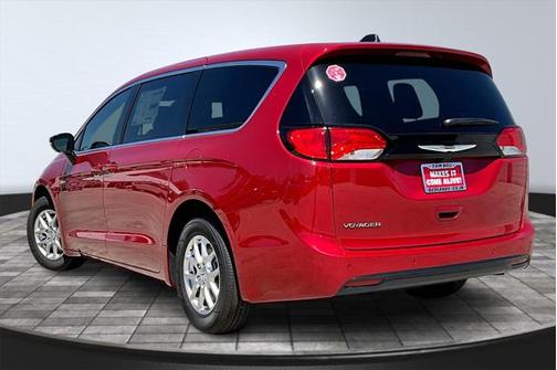 2025 Chrysler Voyager LX